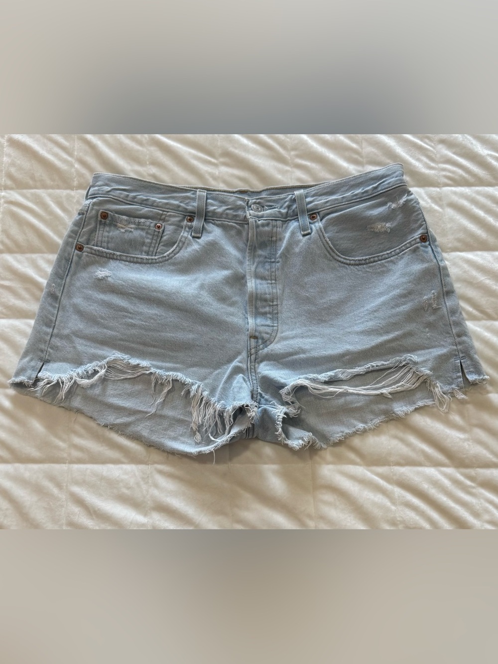Leviโs 501 Original High Rise Denim Shorts - Size 32